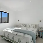 Alba House Адехе